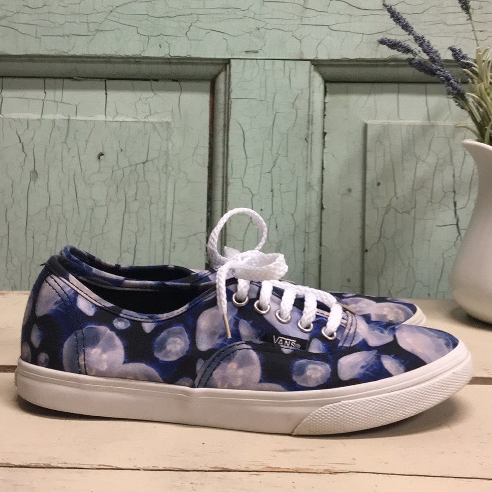 Jellyfish Vans View 2